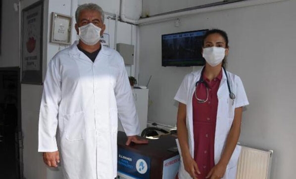 Öğretim Üyesi, 2 Doktora Saldırdı