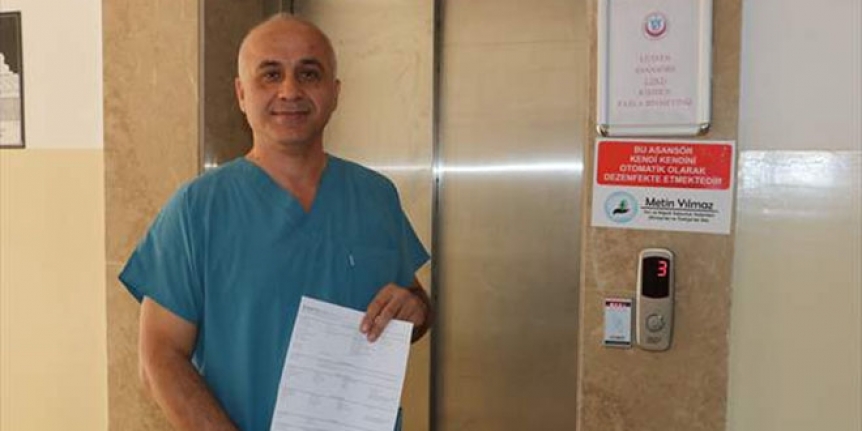 Hemşire, asansörü 5 saniyede dezenfekte eden sistem geliştirdi