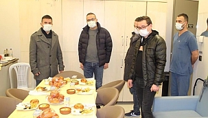 Nöbetteki Sağlık Çalışanlarına Moral Kahvaltısı
