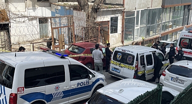 Tabanca ile Yaralama Olayı: Kadıköy'de Hastane Müştemilatına Giren Şüpheli Vuruldu