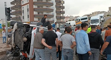 Gaziantep''te Ambulans Kaza Yaptı 4 Yaralı