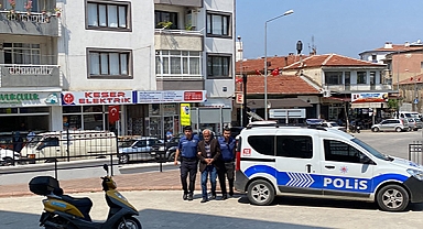 İzmir'de Silahlı Saldırıya Uğrayan Emekli Doktor Hayatını Kaybetti