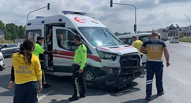 Çerkezköy'de Ambulansla Otomobil Çarpışması: 2 Yaralı! Detaylar İçin Tıklayın.